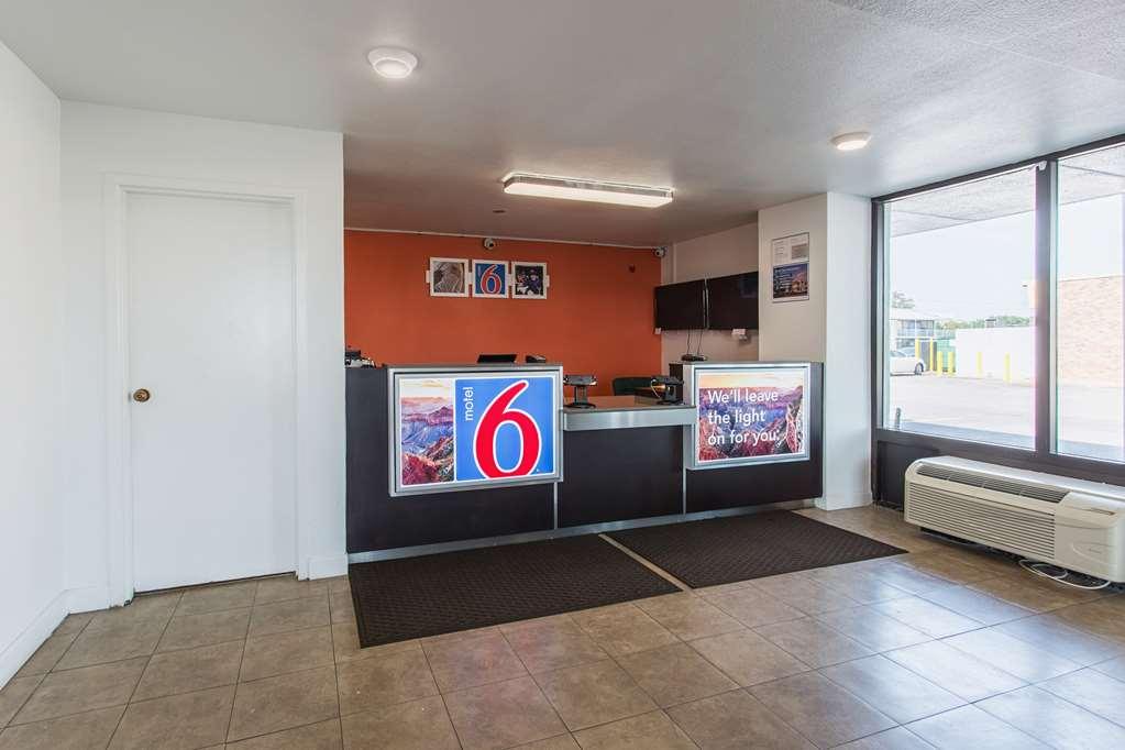 Econo Lodge West Memphis Interior photo